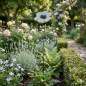 Preview: Zauberhafter Gartenstecker Glasblume weiß mit lila Rand - ca. 100 cm - Gartendekoration