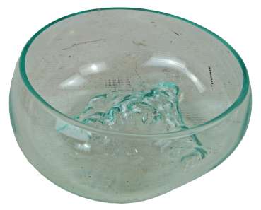 Preview: Exklusive Deko-Schale aus Glas auf Naturholz – Einzigartig wie die Natur selbst