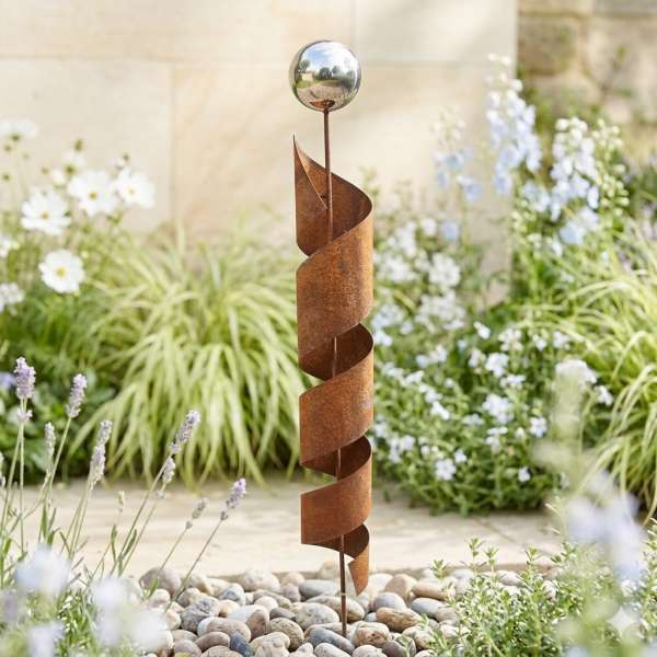 Beeindruckender Gartenstecker Spirale in Rostoptik